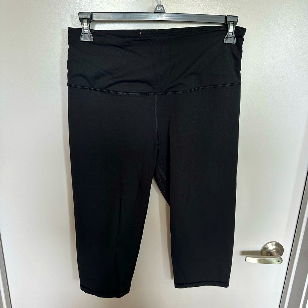NWOT Victoria’s Secret Knockout Sport Crop Legging
